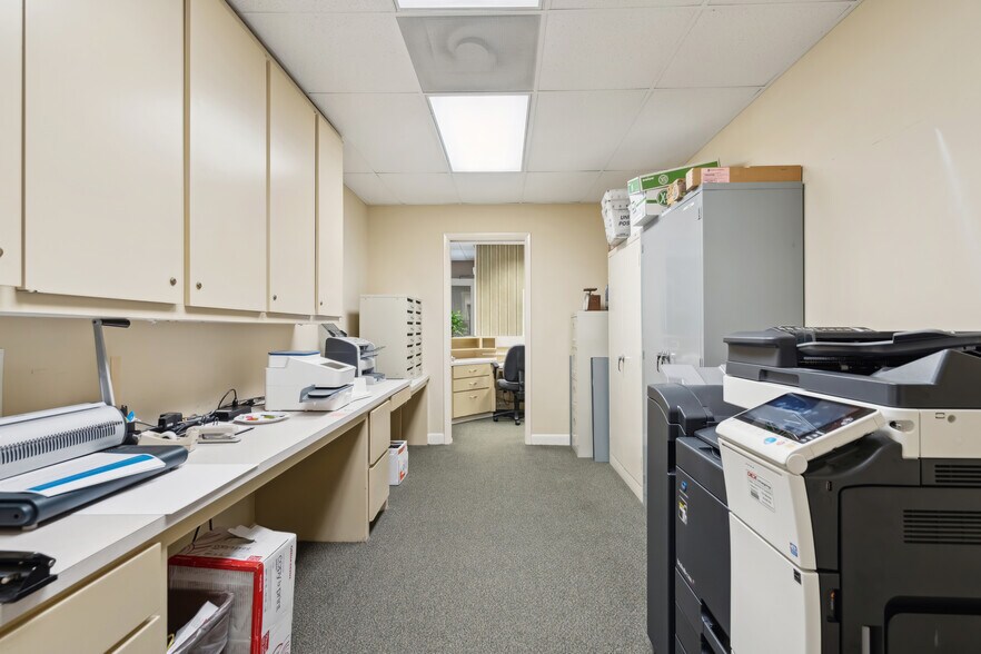 More Photos Of 15 Gamecock Ave, Charleston Office For Sale