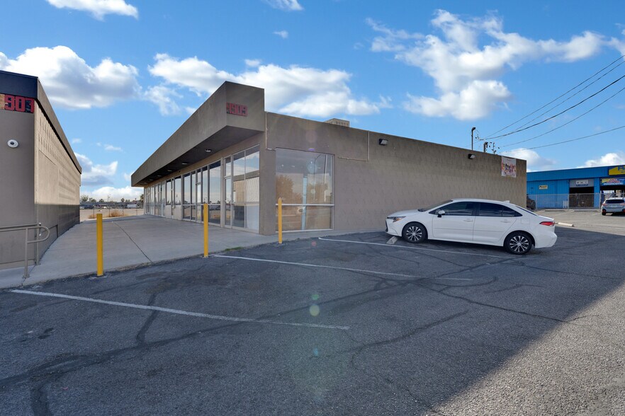 More Photos Of 4907 Vegas Dr, Las Vegas Restaurant For Sale