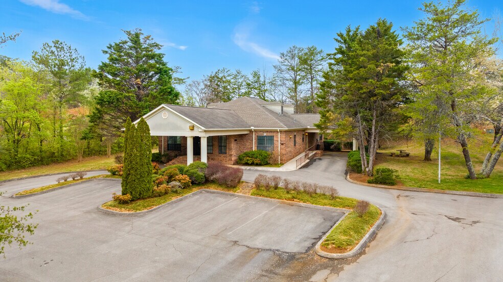 More Photos Of 3221 W Governor John Sevier Hwy, Knoxville Medical For Lease