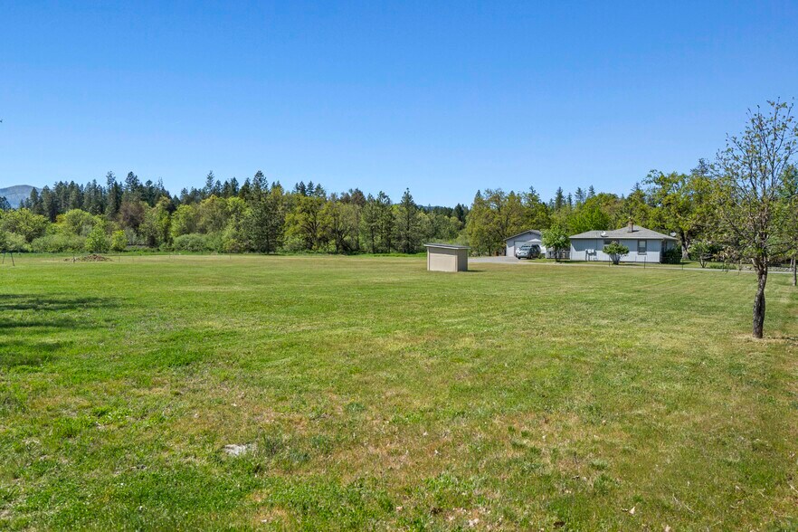 More Photos Of 387 Tavis Dr, Merlin Manufactured Housing Mobile Home Park For Sale