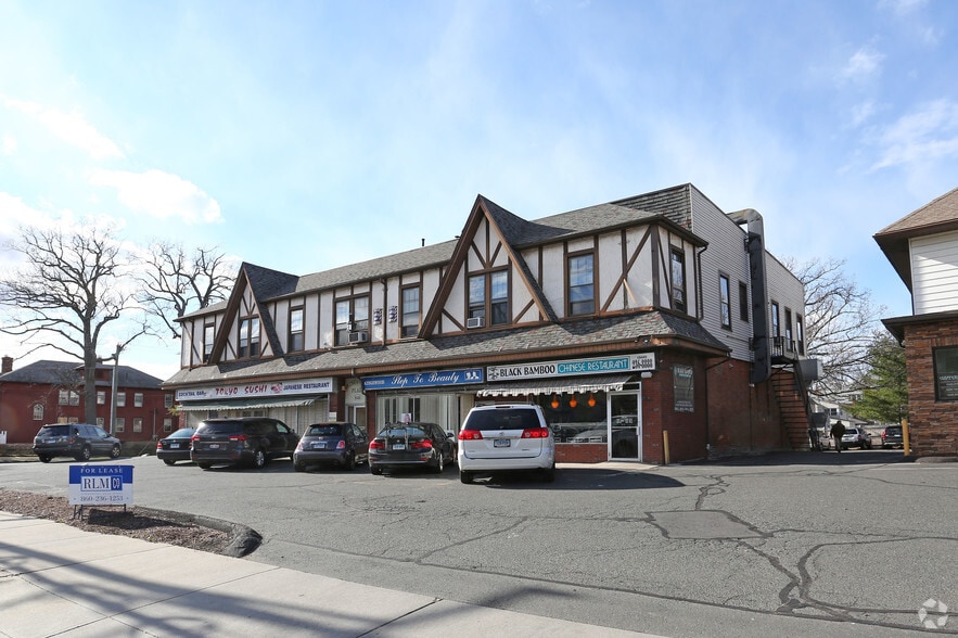 More Photos Of 844-846 Farmington Ave, West Hartford Storefront Retail Office For Lease