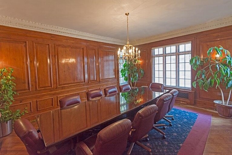 More Photos Of 520 N Walnut St, Bloomington Office For Lease