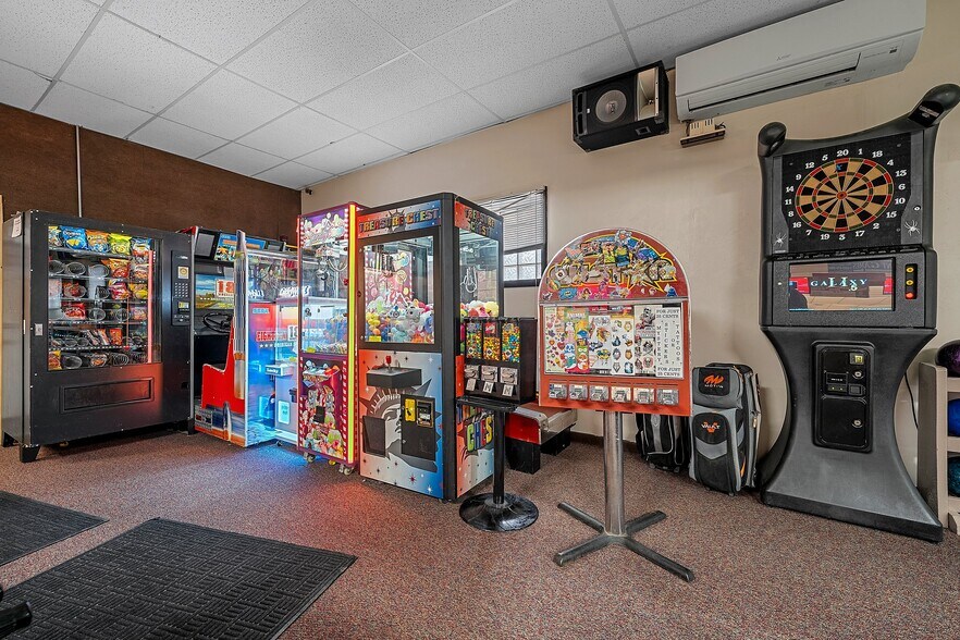 More Photos Of 326 Main St, Wausaukee Bowling Alley For Sale