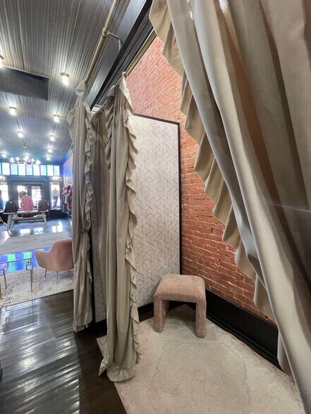 More Photos Of 126 N 8th St, Midlothian Storefront For Lease