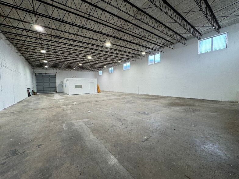 More Photos Of 208-220 NW 1st Ave, Hallandale Service For Lease