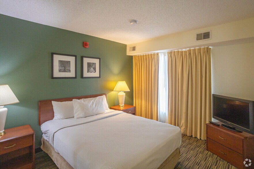 More Photos Of 1111 E I 240 Service Rd, Oklahoma City Hotel For Sale