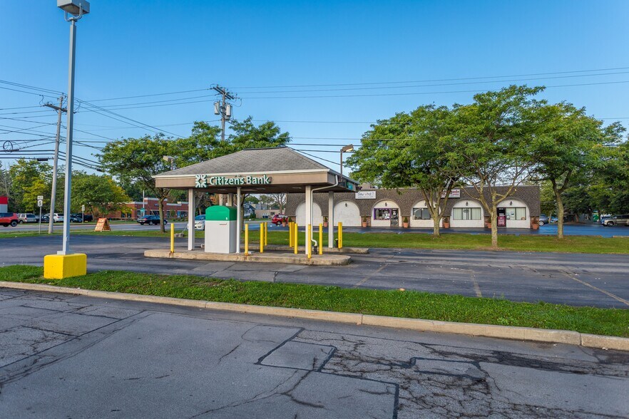 More Photos Of 6850 Main St, Williamsville Light Distribution For Lease