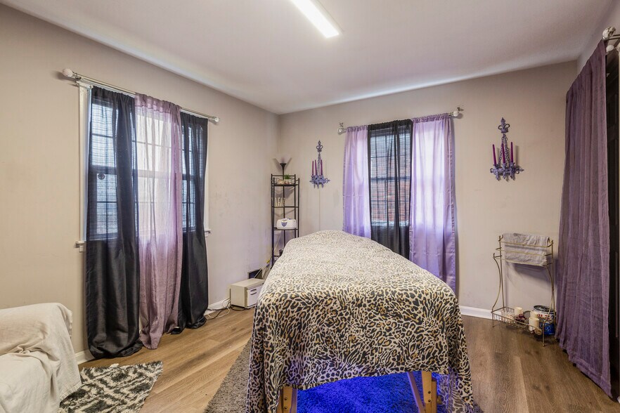 More Photos Of 6019 Preston Hwy, Louisville Office For Sale