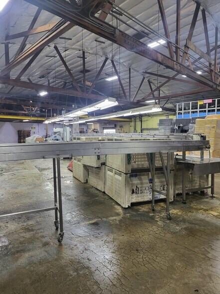 More Photos Of 1000 Lawrence St, Los Angeles Warehouse For Sale