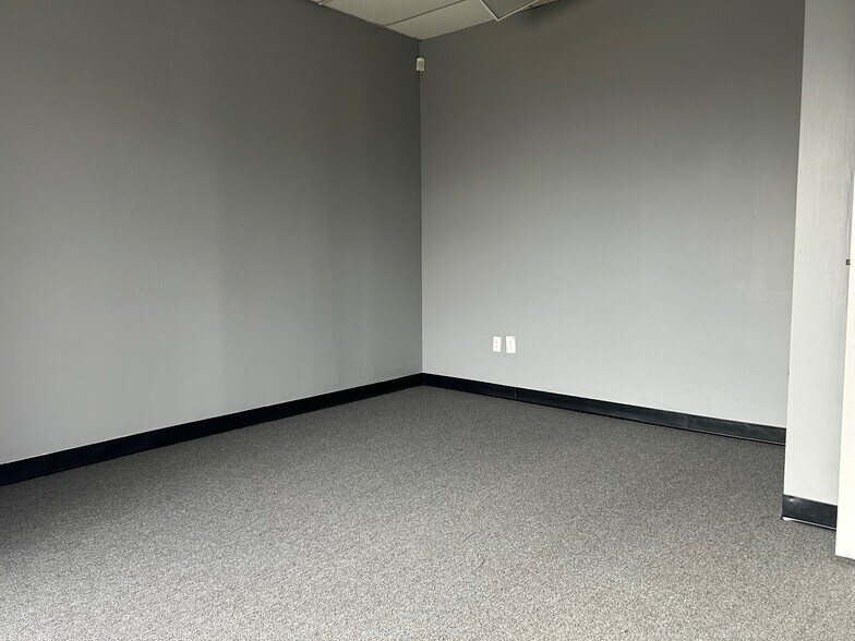 More Photos Of 2734 W Kingsley Rd, Garland Light Distribution For Lease