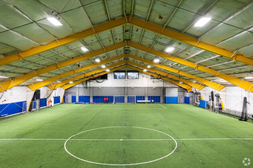 More Photos Of 8 Cornwall Ct, East Brunswick Freestanding For Lease