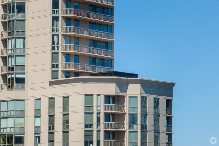 More Photos Of 222 N Columbus Dr, Chicago Apartments For Lease