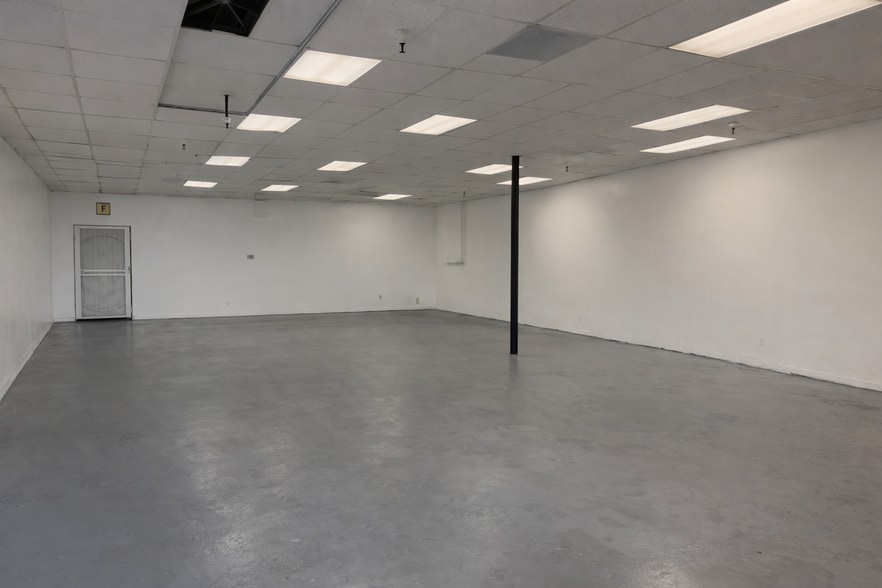 More Photos Of 6904 Miramar Rd, San Diego Storefront For Lease