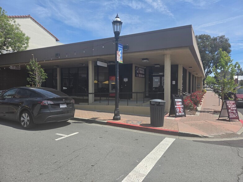 More Photos Of 902 Main St, Martinez Freestanding For Lease