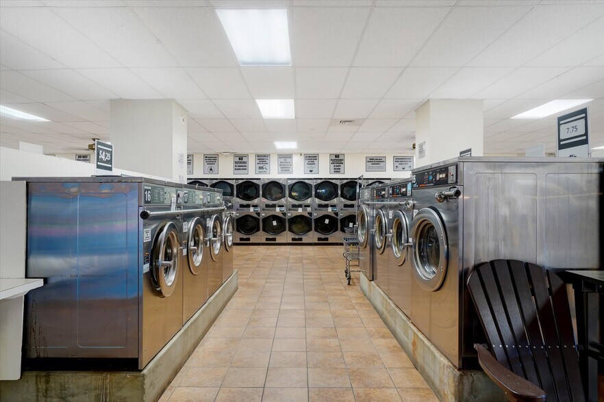 More Photos Of 1638 E Market St, York Flex For Sale
