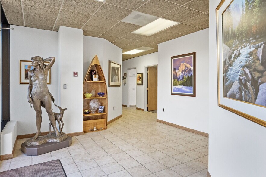 More Photos Of 1989-1999 E Stone Dr, Kingsport Office For Sale