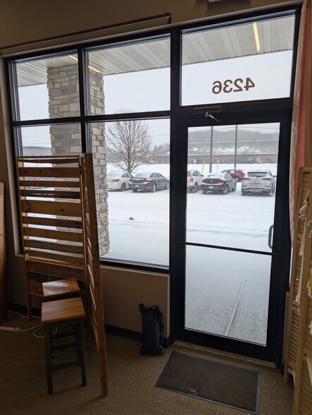 More Photos Of 4236 London Rd, Eau Claire Flex For Lease