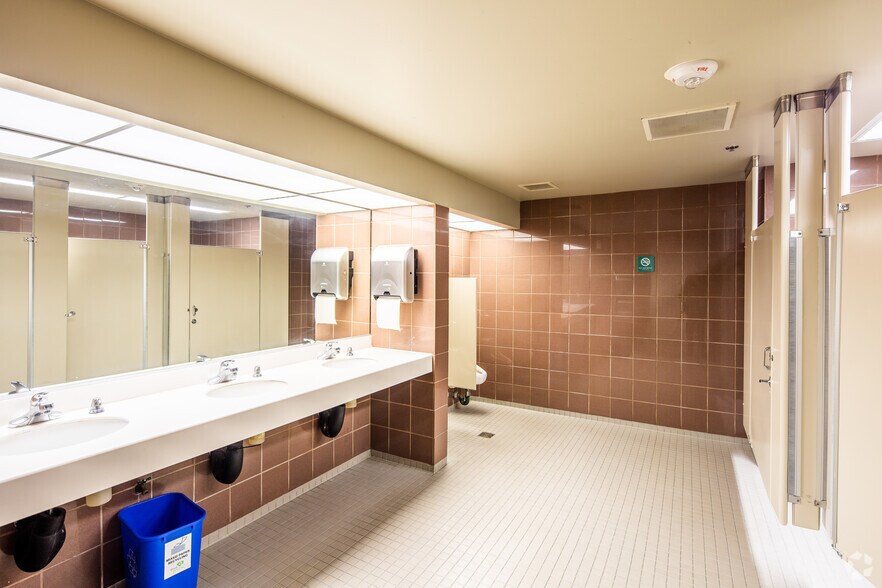 More Photos Of 1411 W 190th St, Gardena Office For Sale