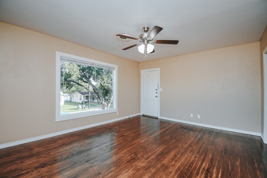 More Photos Of 1503 E Virginia Ave, Victoria Apartments For Sale