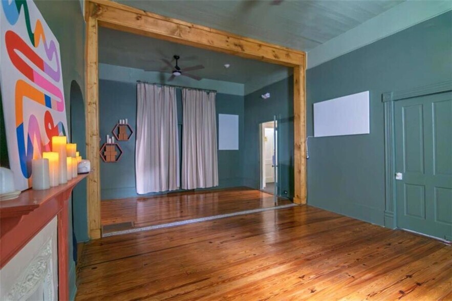 More Photos Of 322 Fort Ln, Hamilton Storefront Retail Residential For Sale