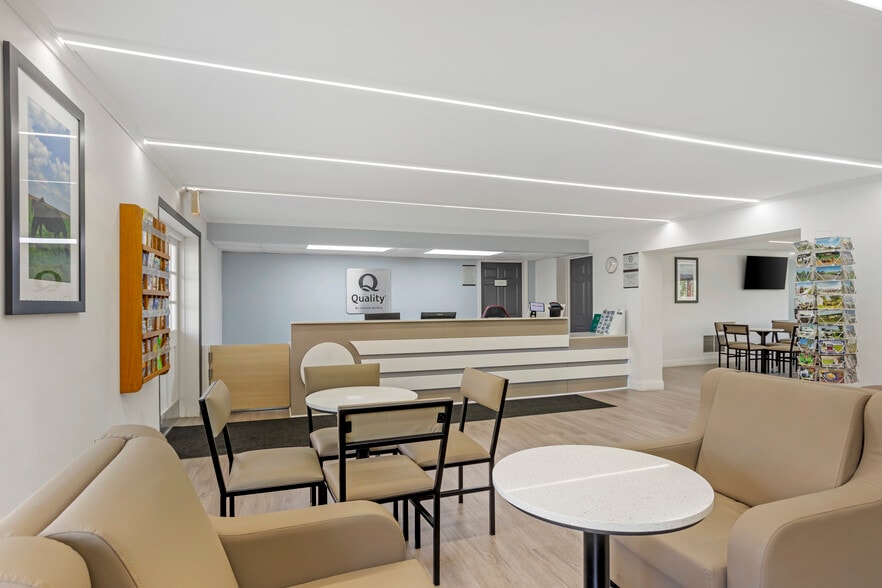 More Photos Of 170 Eastbrook Rd, Smoketown Hotel For Sale