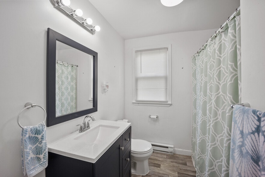 More Photos Of 2516-2518 N Dupont Pky, Middletown Freestanding For Sale