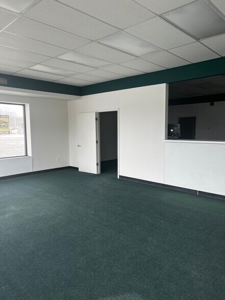 More Photos Of 3857 24th Ave, Fort Gratiot Storefront For Lease