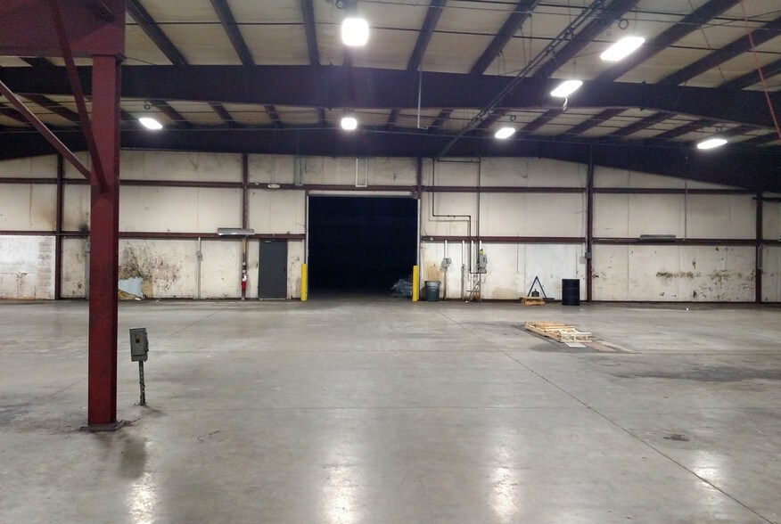 More Photos Of 6150 Enterprise Pky, Grove City Light Distribution For Lease