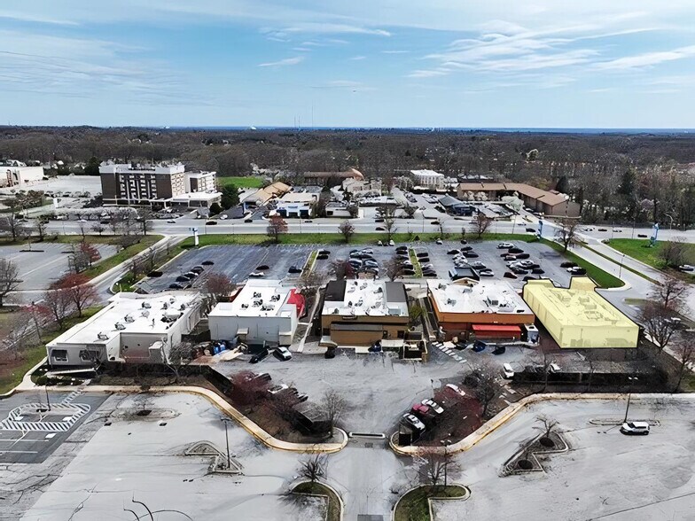 More Photos Of 301 Rocky Run Pky, Wilmington Restaurant For Lease