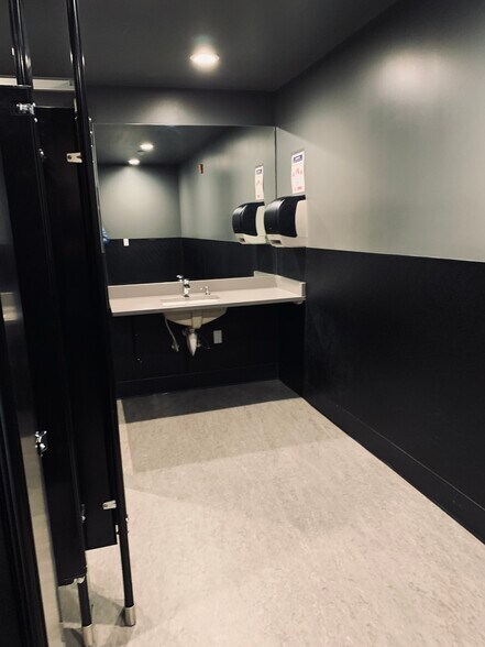 More Photos Of 5201 E Fourth Plain Blvd, Vancouver Unknown For Lease