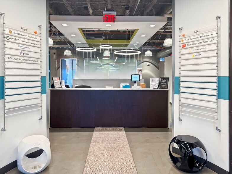 More Photos Of 2100 West Loop South, Houston Coworking Space