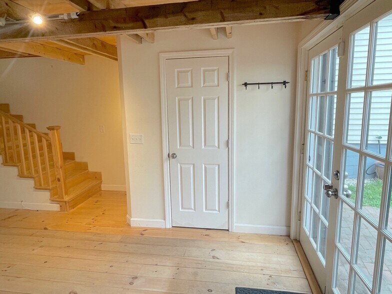 More Photos Of 426 Middle St, Portsmouth Office Residential For Lease