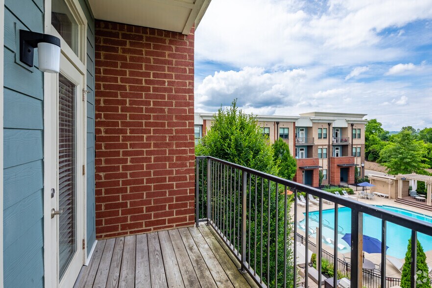 More Photos Of 130 Cinema Dr, Hendersonville Apartments For Lease