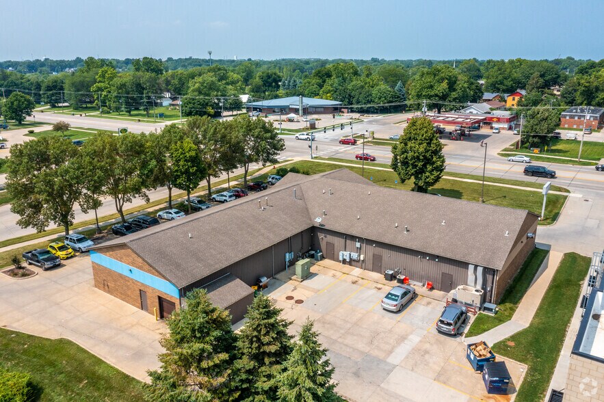 More Photos Of 408-412 8th St SW, Altoona Freestanding For Lease