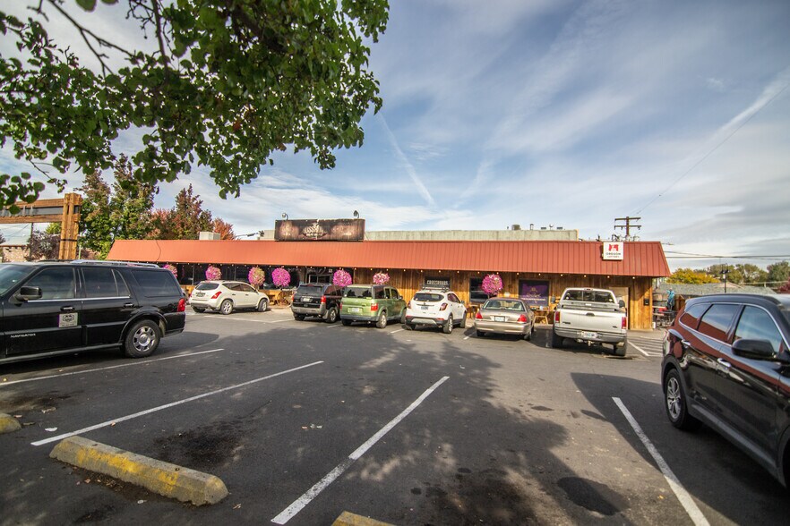 More Photos Of 121 NE 3rd St, Prineville Restaurant For Sale