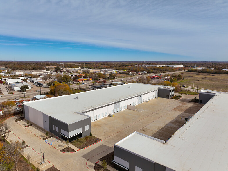 More Photos Of 1501 N Mayhill Rd, Denton Distribution For Lease