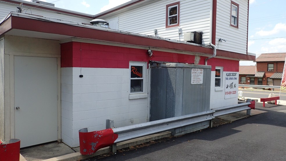 More Photos Of 1130 Pembroke Rd, Bethlehem Storefront Retail Residential For Lease
