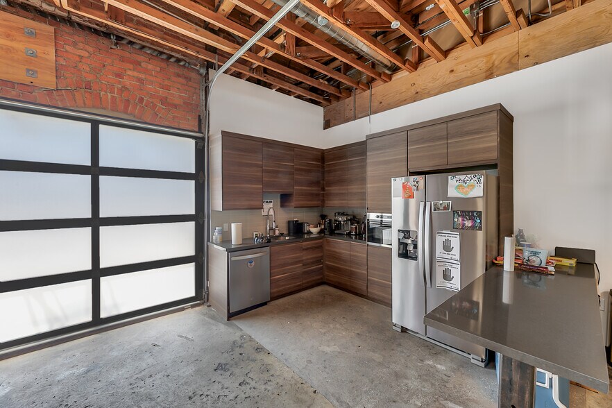 More Photos Of 4126 W Jefferson Blvd, Los Angeles Flex For Lease