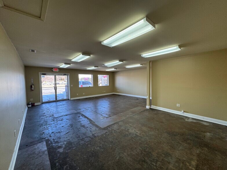 More Photos Of 1109 Jennings Ave, Seneca Flex For Lease