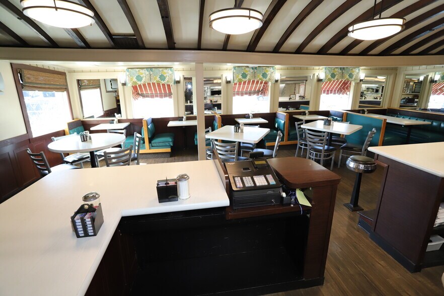 More Photos Of 686 Broad St, Lyndonville General Retail For Sale