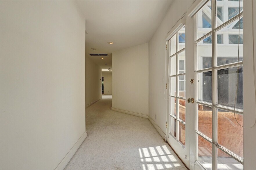 More Photos Of 4623 Hayvenhurst Ave, Encino Apartments For Sale