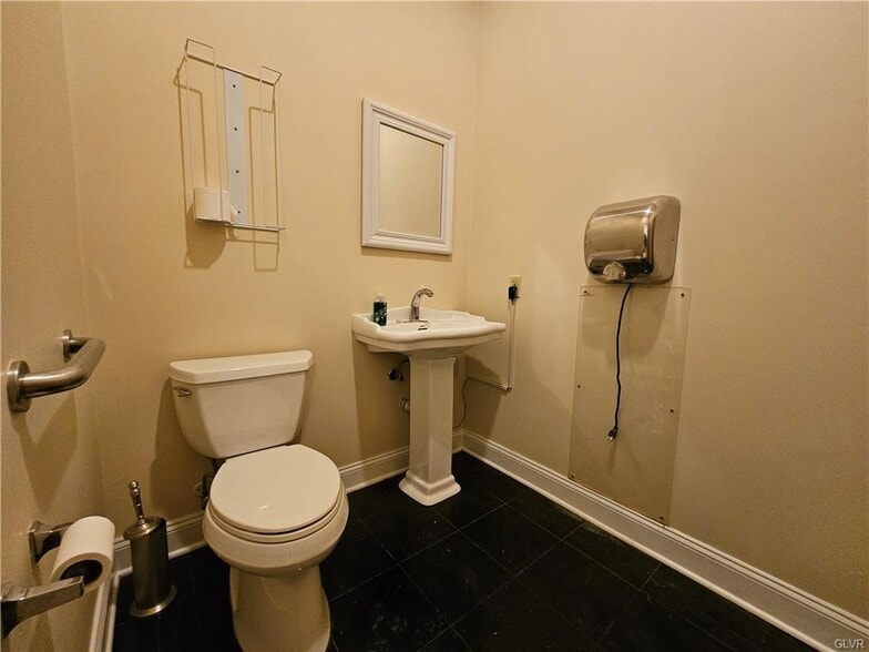 More Photos Of 719 Durham Rd, Riegelsville Storefront Retail Residential For Lease