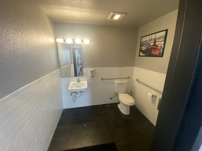 More Photos Of 2259 Sunrise Blvd, Rancho Cordova Auto Repair For Lease