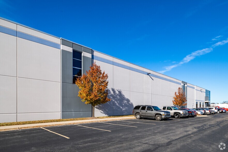 More Photos Of 5235-5325 International Dr, Cudahy Warehouse For Lease