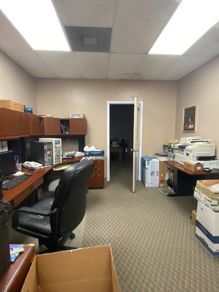 More Photos Of 2670 Highway 35 Byp S, Alvin Office For Sale