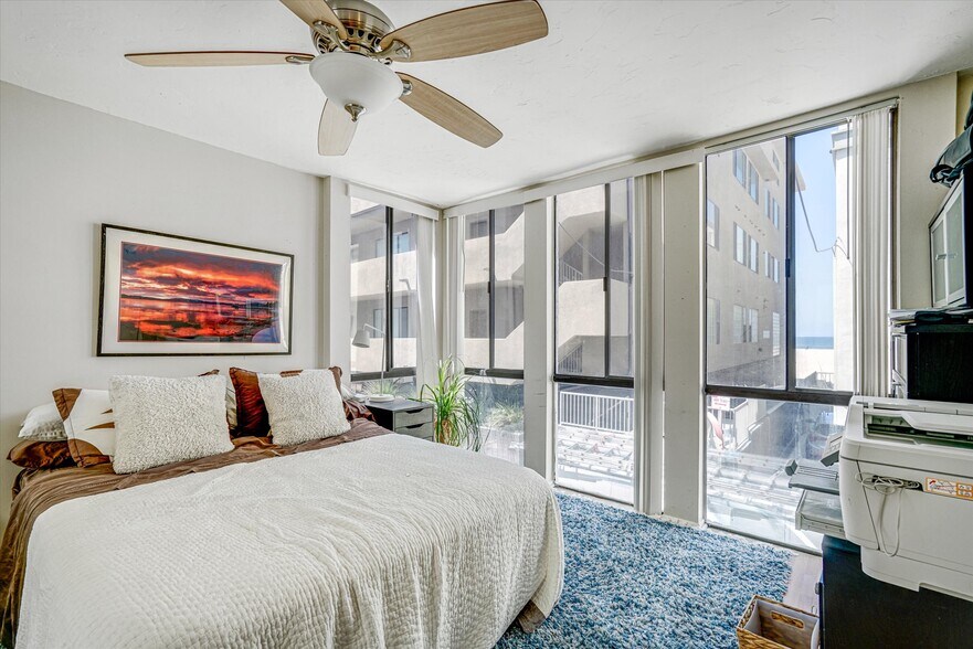 More Photos Of 14 Mast, Marina Del Rey Apartments For Sale