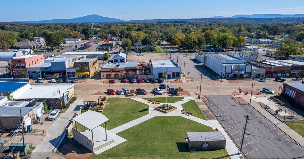 More Photos Of 155 N Broadway Ave, Booneville Storefront For Sale