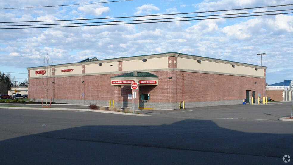 More Photos Of 2 Spencerport Rd, Rochester Drugstore For Lease