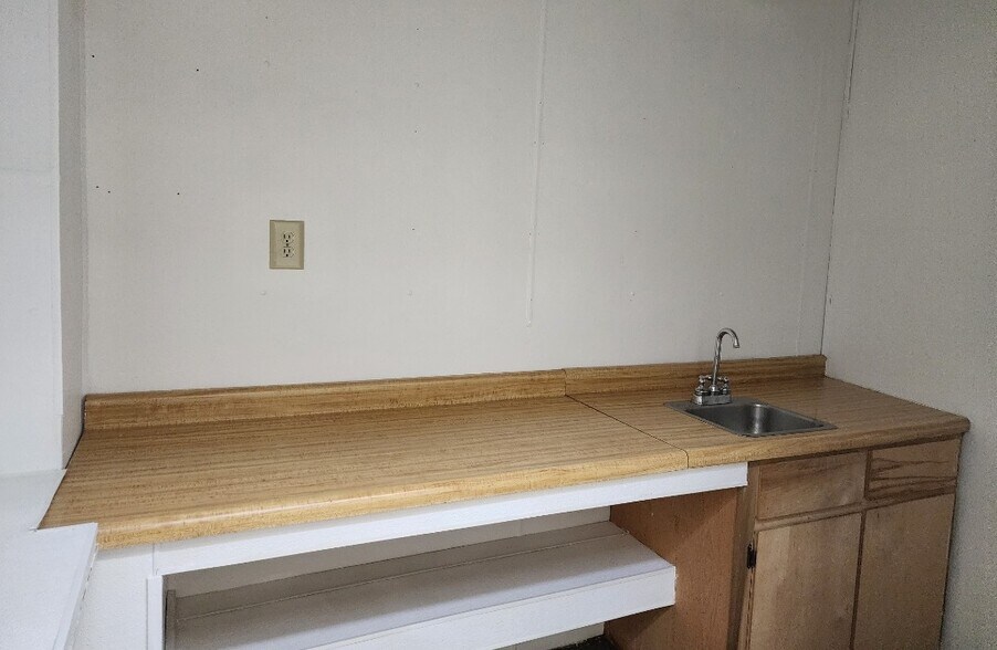 More Photos Of 1220 12th Ave, Grafton Storefront Retail Office For Sale