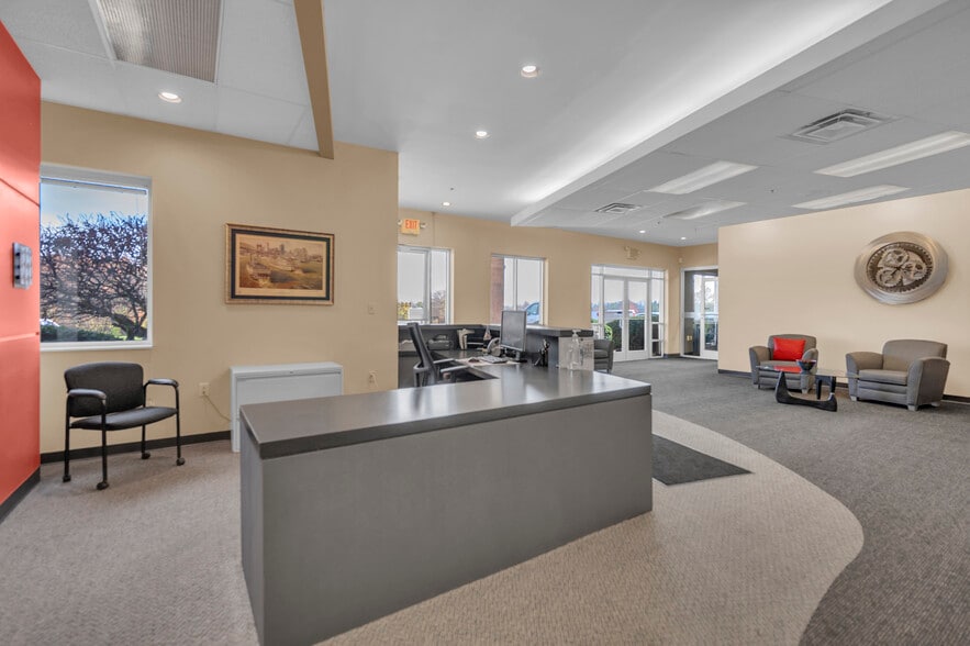 More Photos Of 1445 Kemper Meadow Dr, Cincinnati Loft Creative Space For Sale